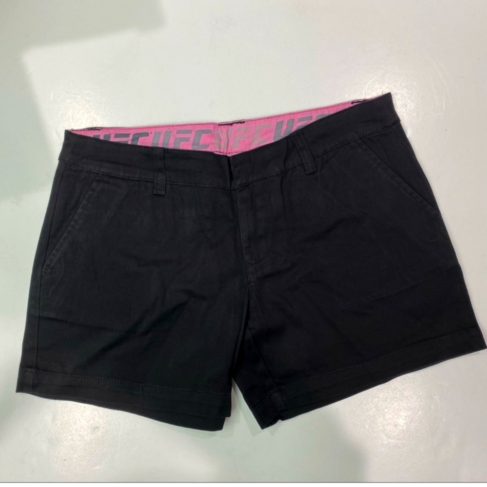 UFC “The Flirt” women’s black shorts Sz M NWOT